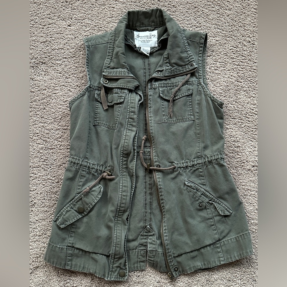 Khaki green vest size medium